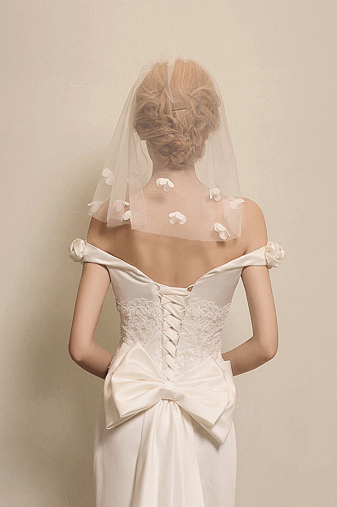 Shoulder-length 3D floral beaded veil