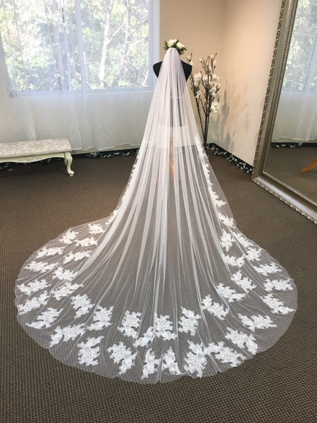 Soft French Chantilly lace long veil